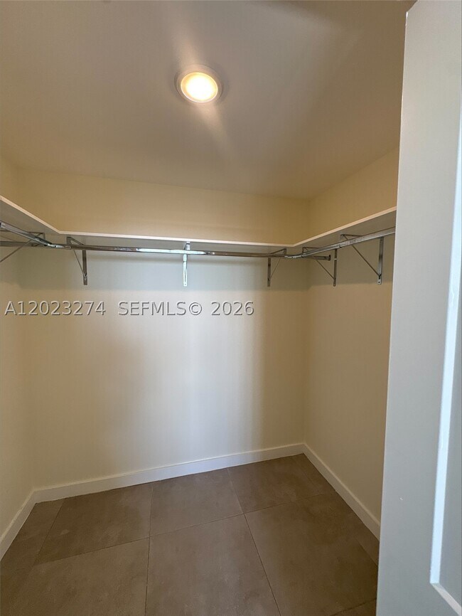 Building Photo - 16395 Biscayne Blvd
