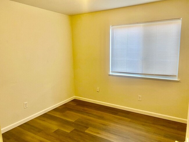 Building Photo - Northwest Fresno 3/2