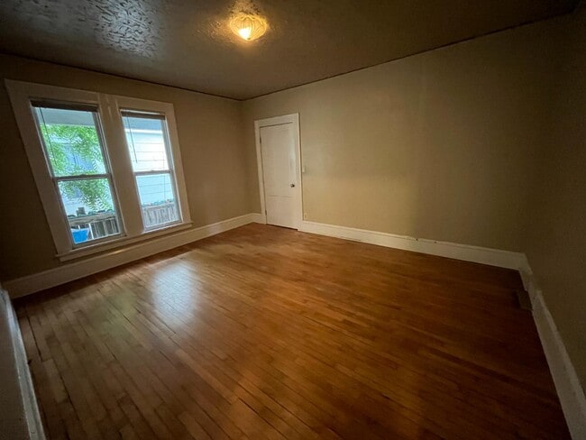 Building Photo - 804 S Memorial Dr