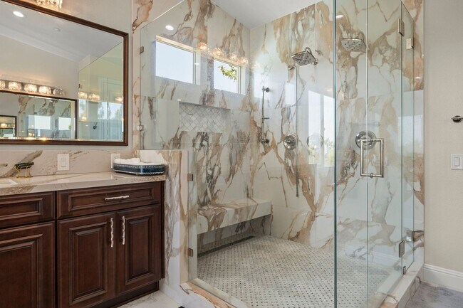 Building Photo - Exquisite Luxury Living in the Moorpark Co...