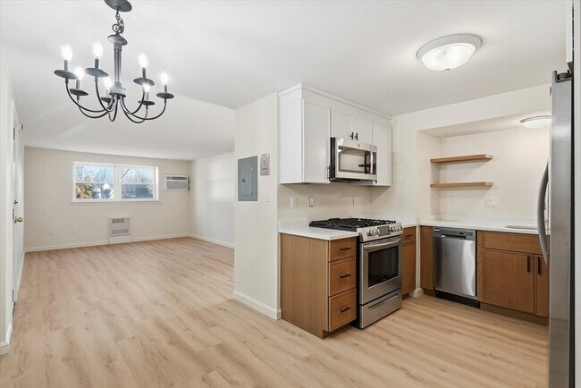 Building Photo - 237 Main St