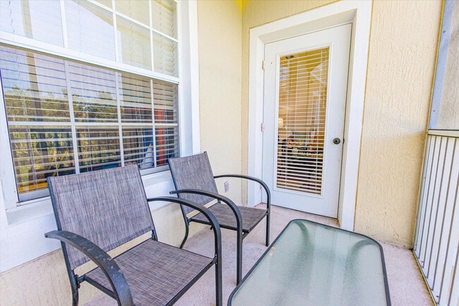 Building Photo - 2304 Silver Palm Dr