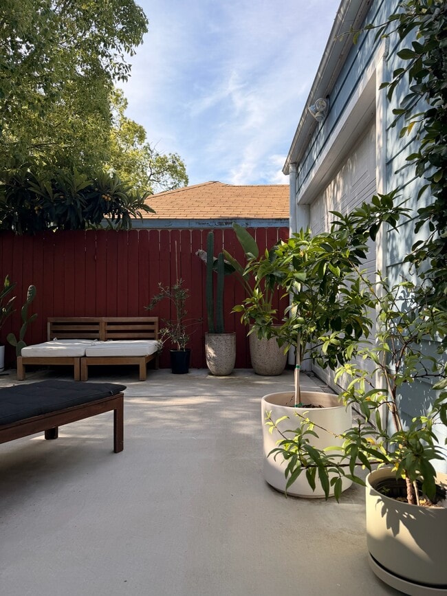 Building Photo - 957 N Avenue 49