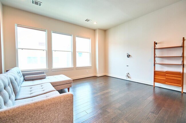 Building Photo - 3628 Griggs Rd