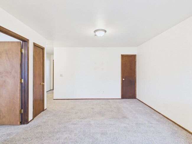Building Photo - 901 N Maryland St