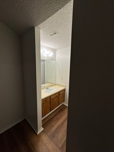 Building Photo - 4504 Dorsett Oaks Cir