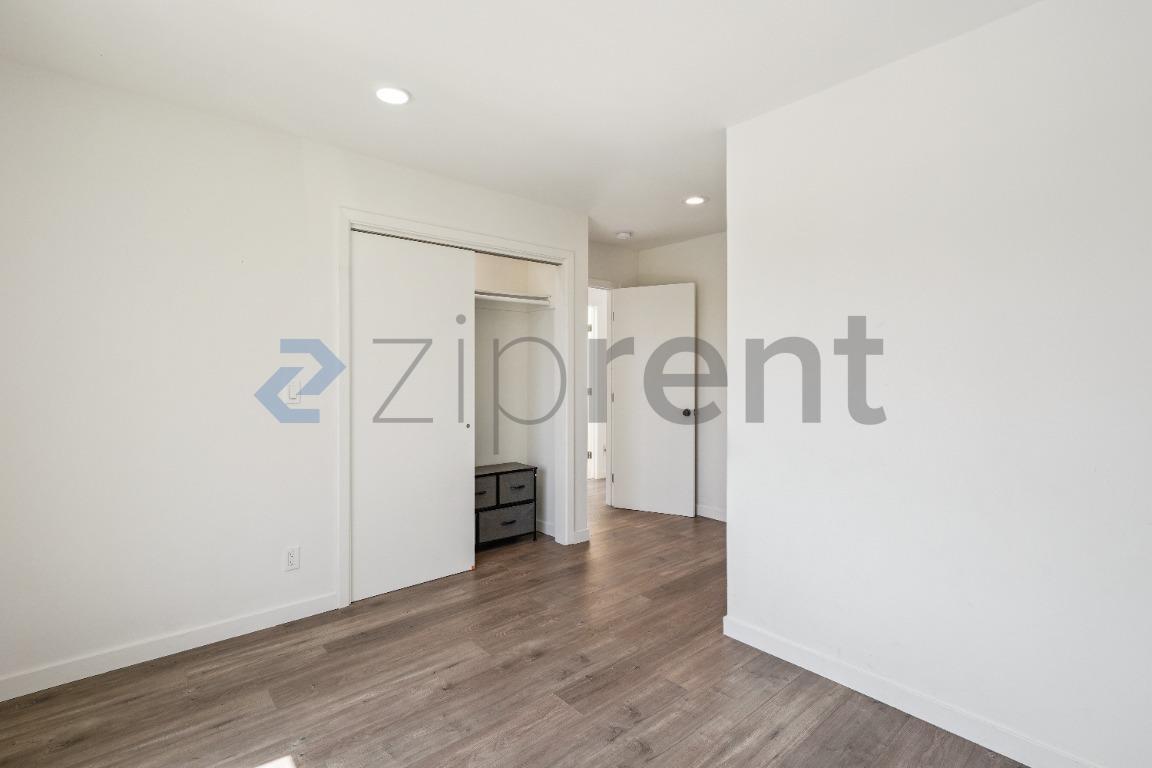 Building Photo - Unit