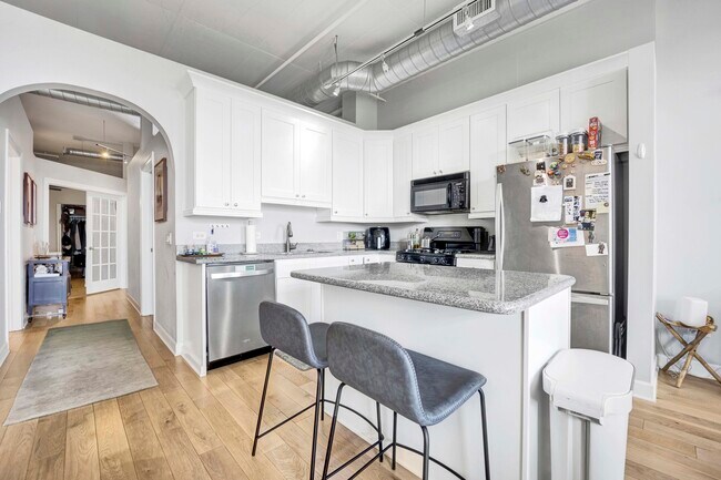 Building Photo - 1301 W Madison St