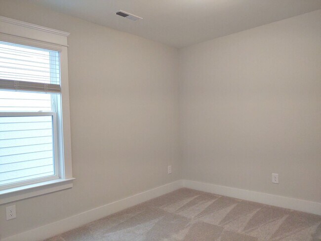 Building Photo - Beautiful Home located in the McKee Grove ...