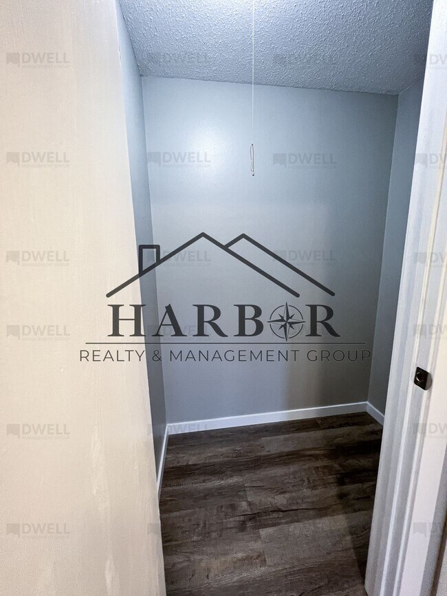 Building Photo - Renovated 1 Bedroom 1 Bath - SPECIAL: Lower rent for a 6 month Lease