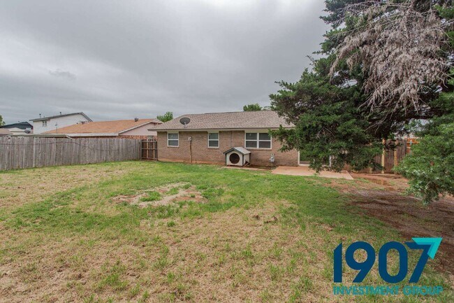 Building Photo - 1852 Sunrise Dr