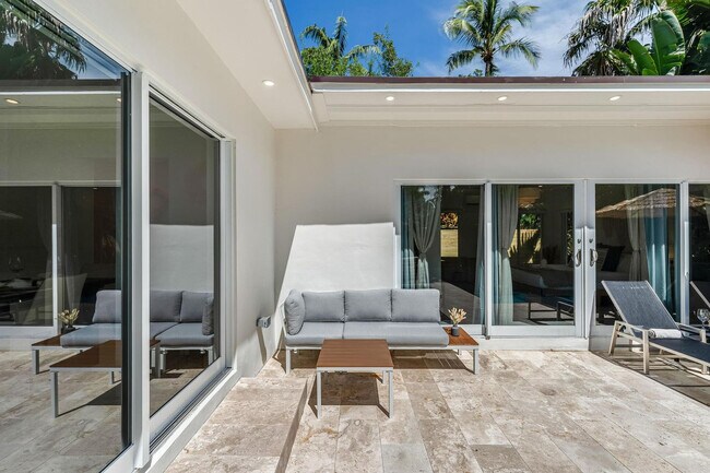 Building Photo - 616 NE 16th Terrace