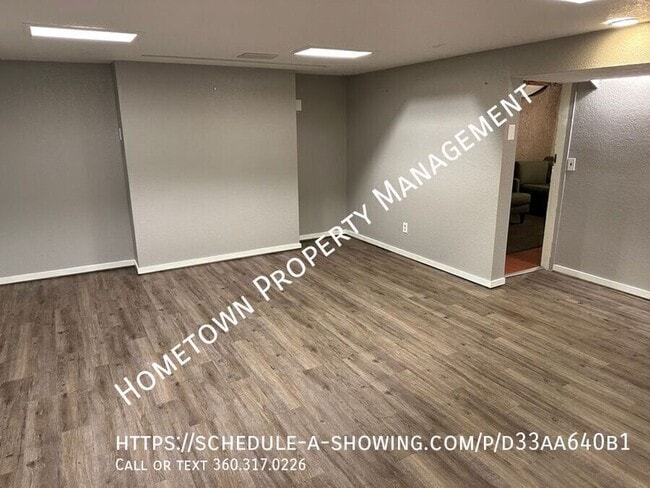 Building Photo - 912 Carlyon Ave SE