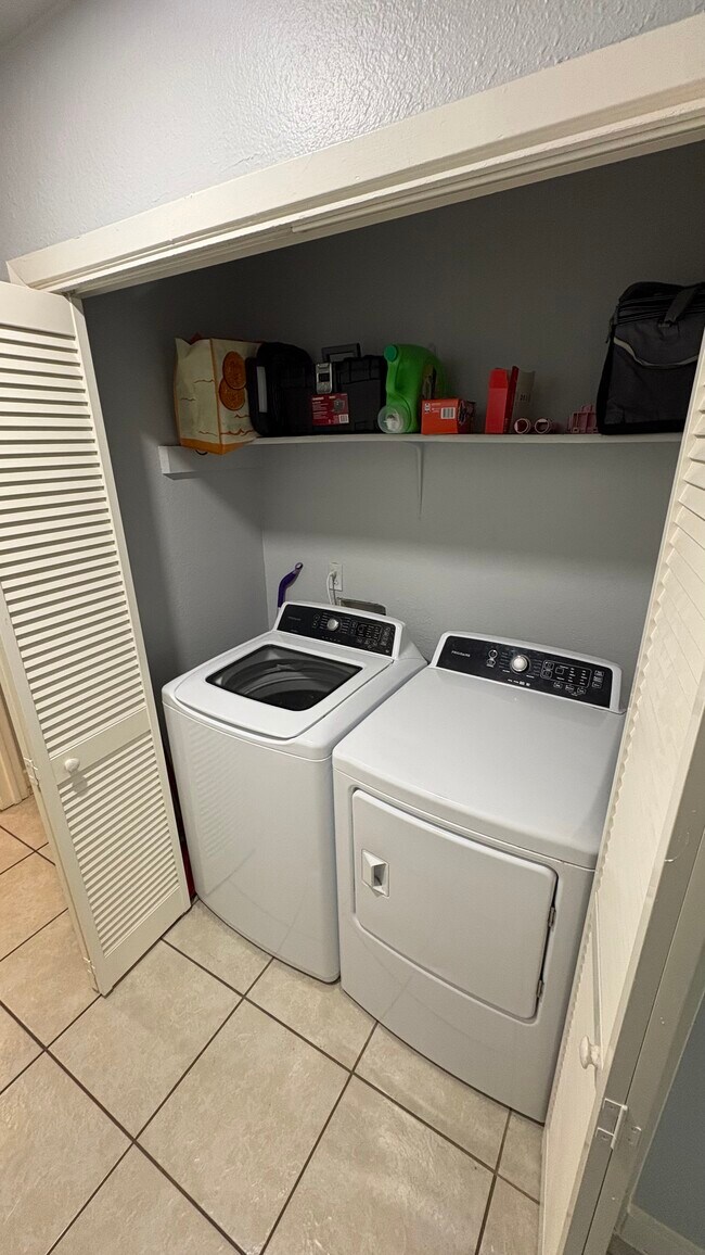 Building Photo - 6809 Blue Dawn Trl