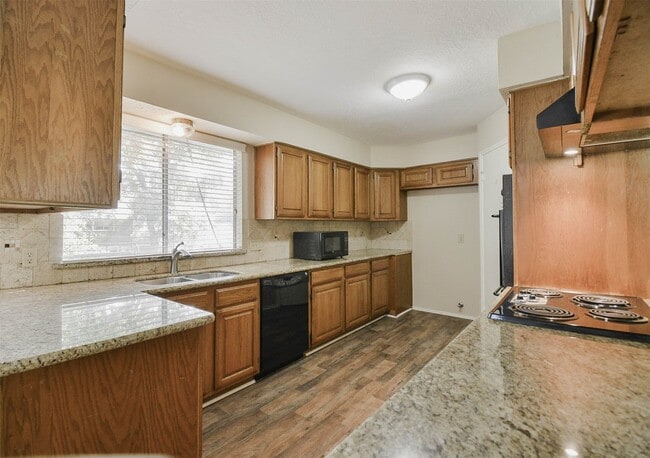 Building Photo - 2915 Valley Rose Dr