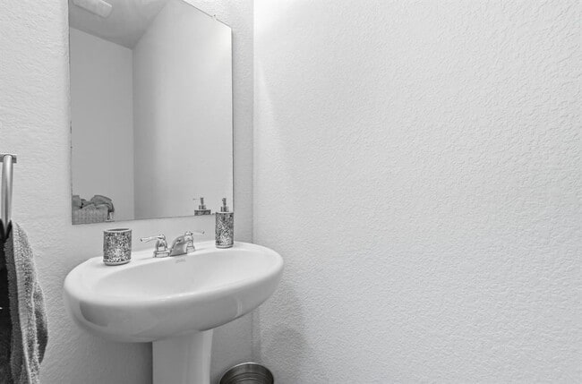 Building Photo - 632 Pepperbark Loop