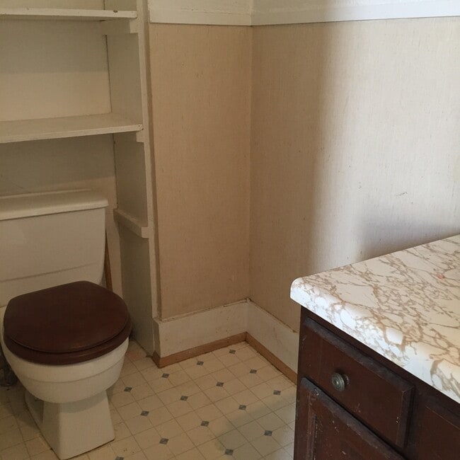 Building Photo - Corner lot with fenced yard!