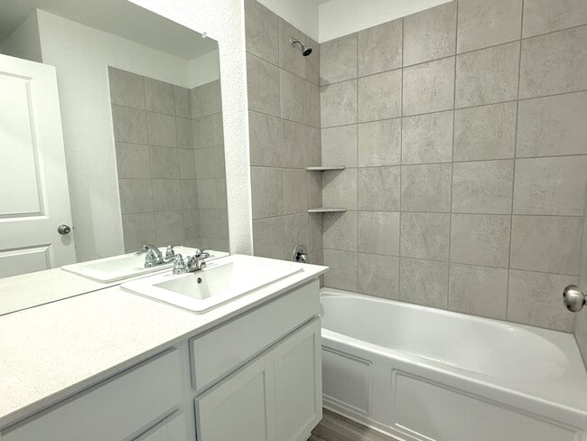 Building Photo - 273 Sormonne Lp