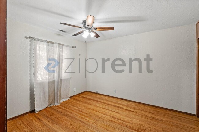 Building Photo - 232 Doyle Dr