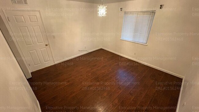 Building Photo - 3 bedroom 2 bathroom home with pool and near shopping centers.