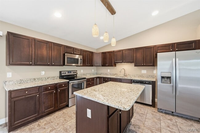 Building Photo - 305 Shadow Trace Dr