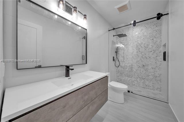 Building Photo - 5020 SW 92nd Ave