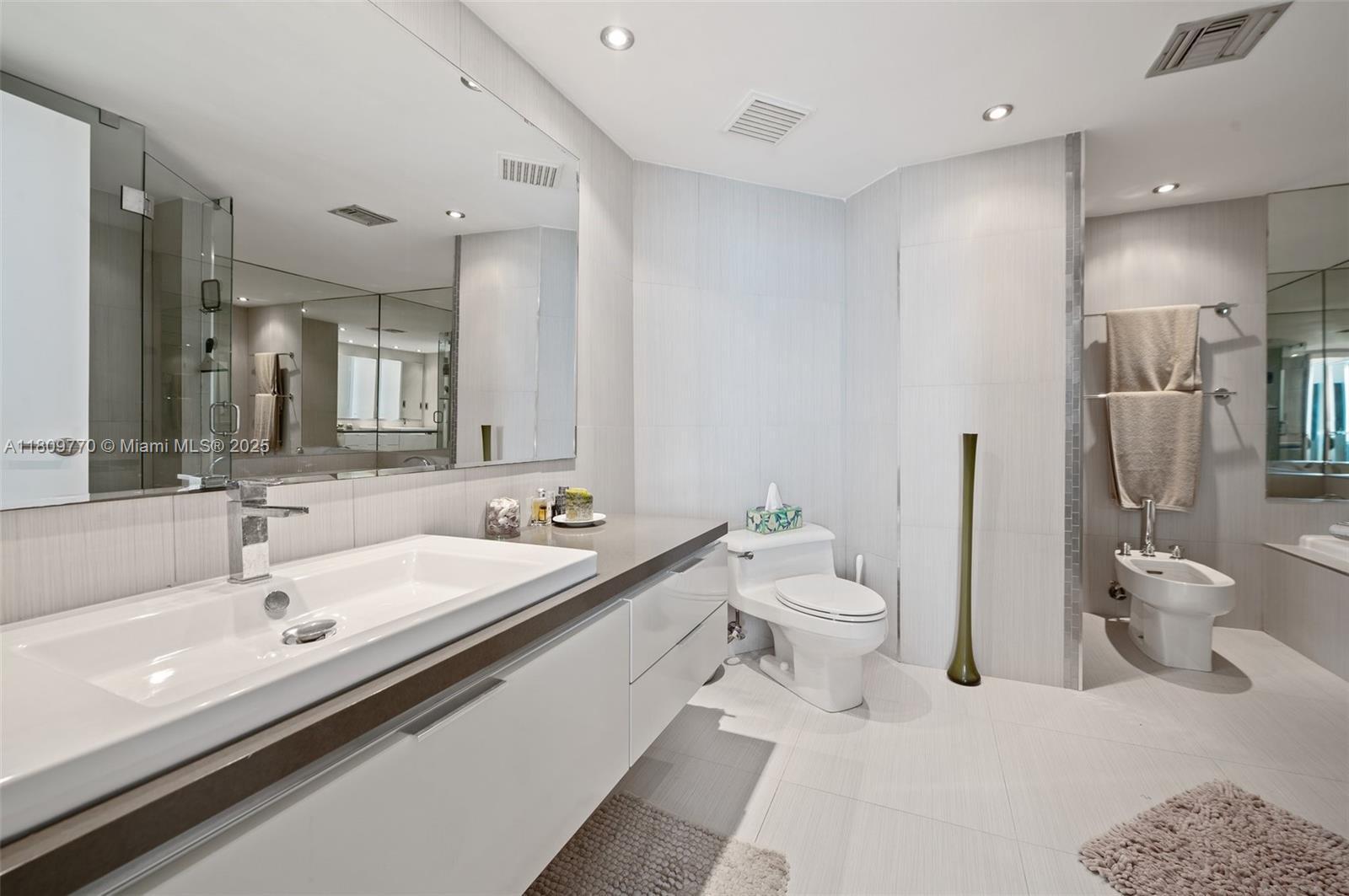 Building Photo - 9455 Collins Ave