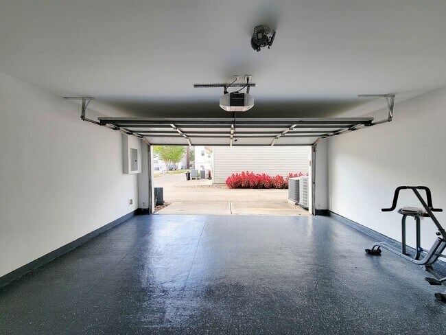 Building Photo - Beautiful Home with a Smart, Functional Fl...