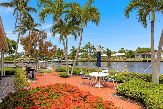 Building Photo - 130 Cypress Club Dr