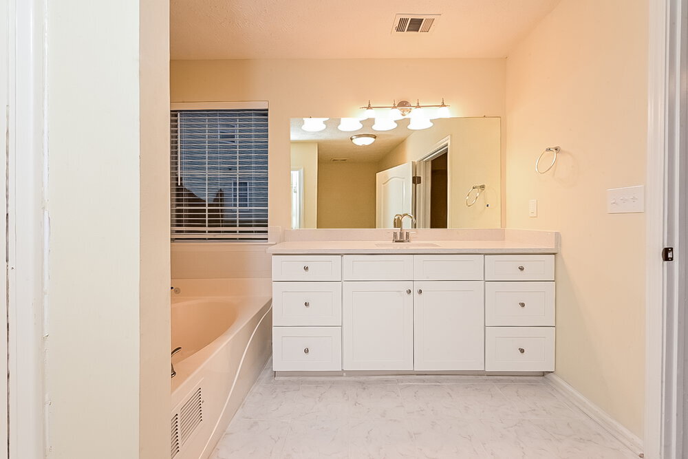 Building Photo - 406 Summer Hill Cir