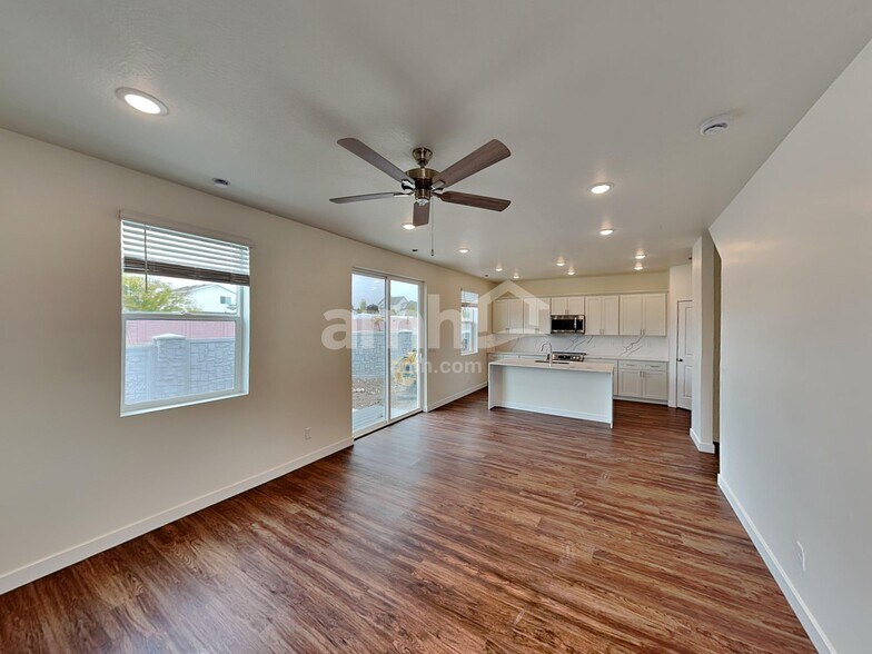 Building Photo - 8964 S John Annie Ln