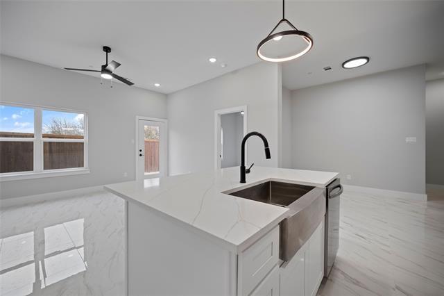 Building Photo - 4424 Fatima Dr