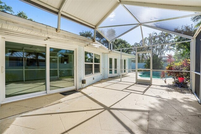 Building Photo - 500 Gardenia Ln