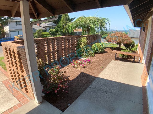 Building Photo - Charming 3-Bed, 2-Bath Haven in Portland's NE Heart, 1615 Sq Ft of Comfort!