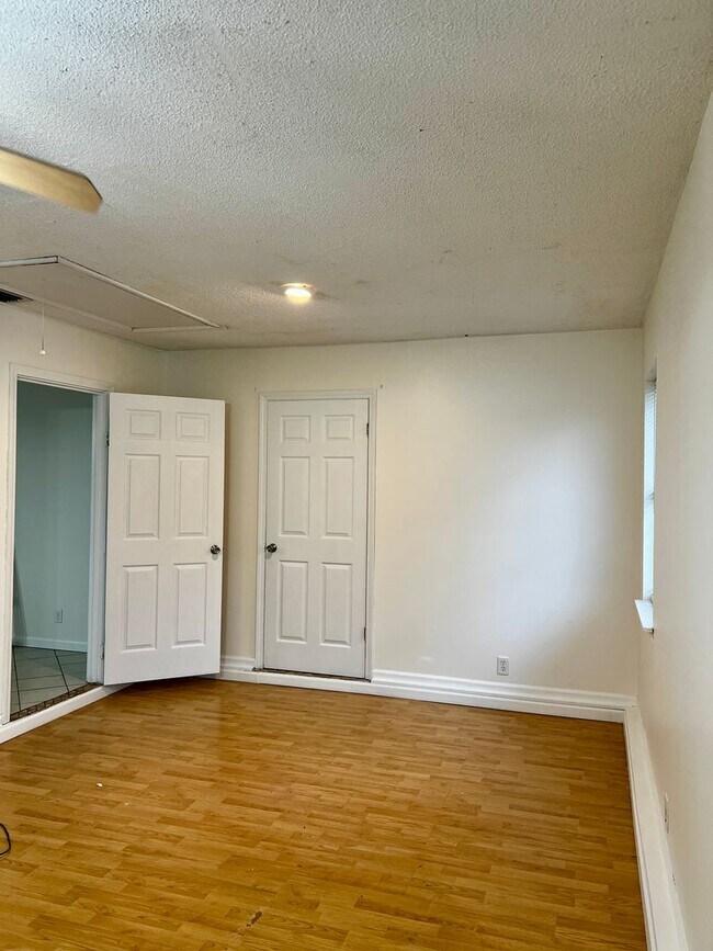 Building Photo - Charming 3-Bedroom, 2-Bathroom Home with Sunroom & Flex Room