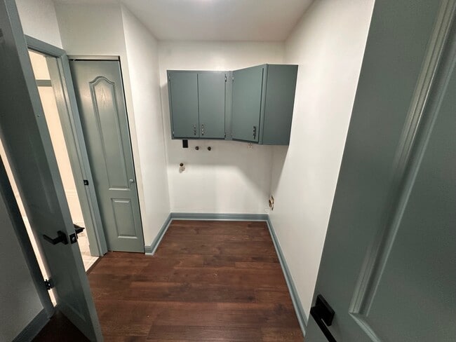 Building Photo - 5102 Invicta Dr