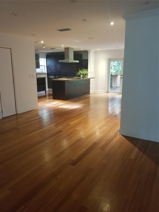 Building Photo - 2369 Overbrook St