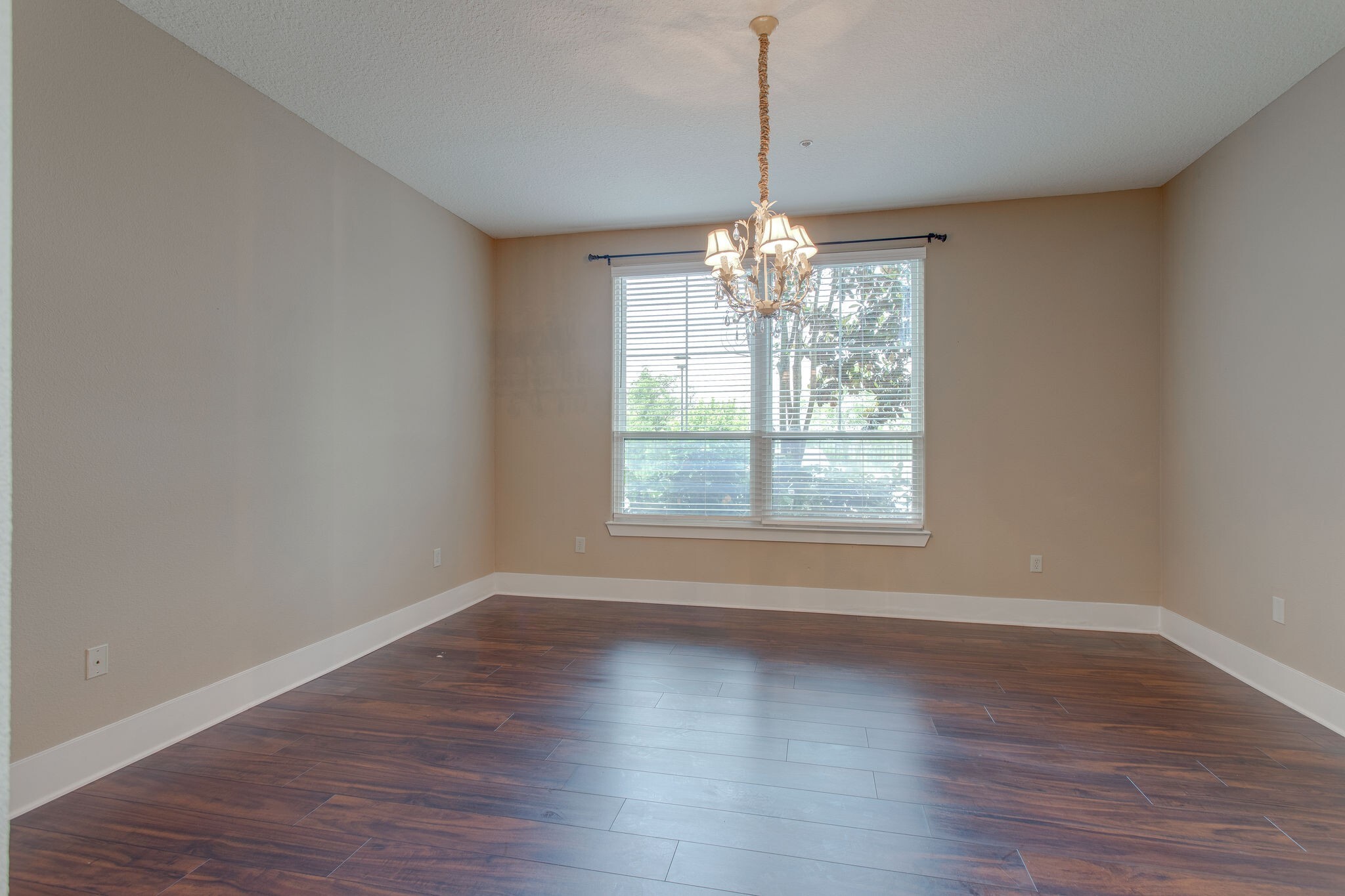 Building Photo - 2600 Hillsboro Pike