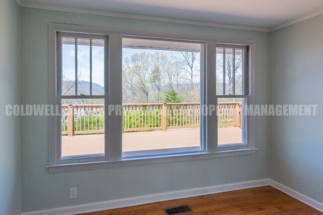 Building Photo - 323 Walsh Rd