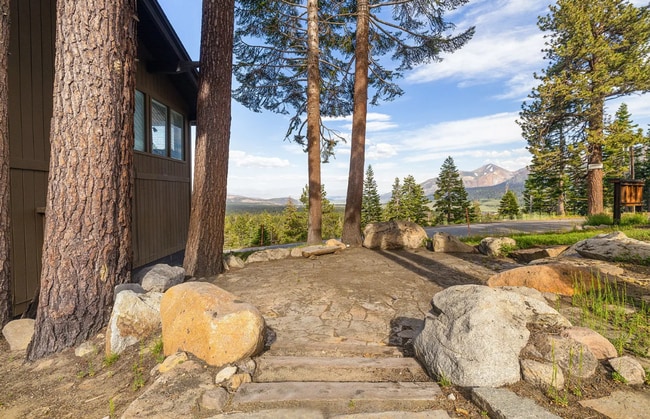Building Photo - Fully Furnished 2 Bed / 2 Bath Corner Unit...