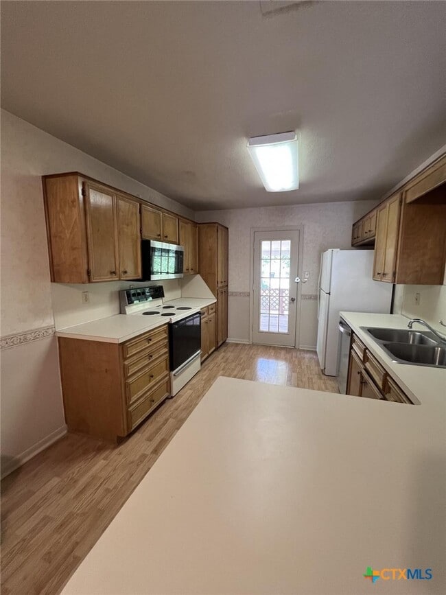 Building Photo - 2104 Terrace Dr