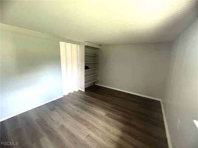 Building Photo - 8239 Suncoast Dr