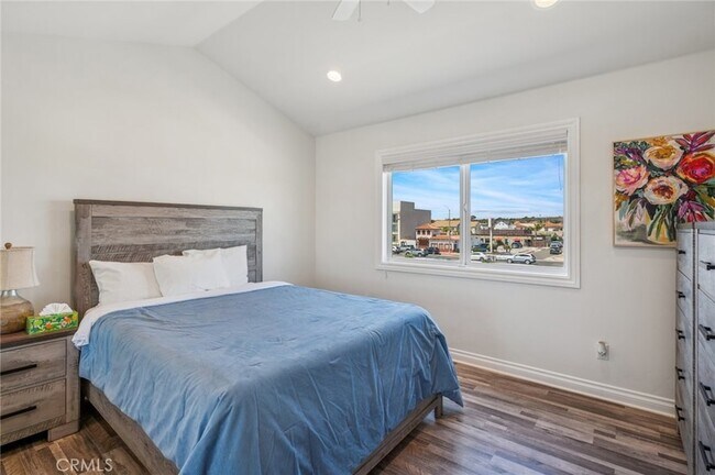 Building Photo - 6111 Seashore Dr