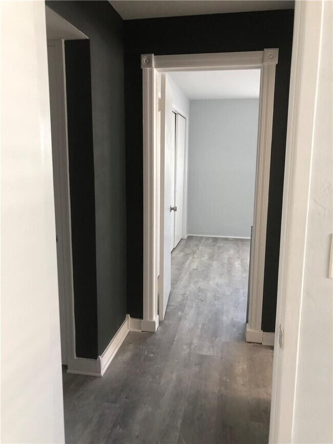 Building Photo - 2050 NE 39th St