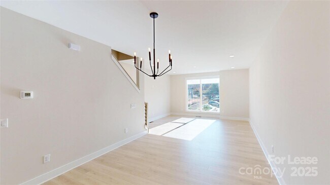 Building Photo - 407 Devender Ln