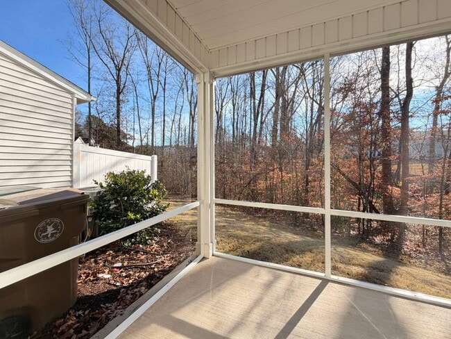 Building Photo - 400 Hazy Hls Ln