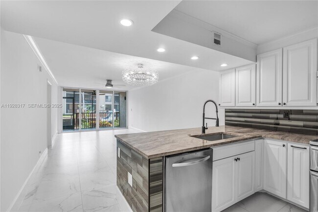 Building Photo - 12 Royal Palm Way