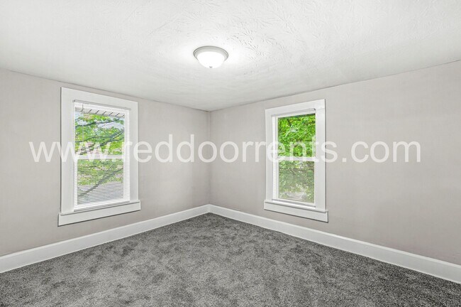 Building Photo - Updated & Budget-Friendly 3-Bedroom Home N...