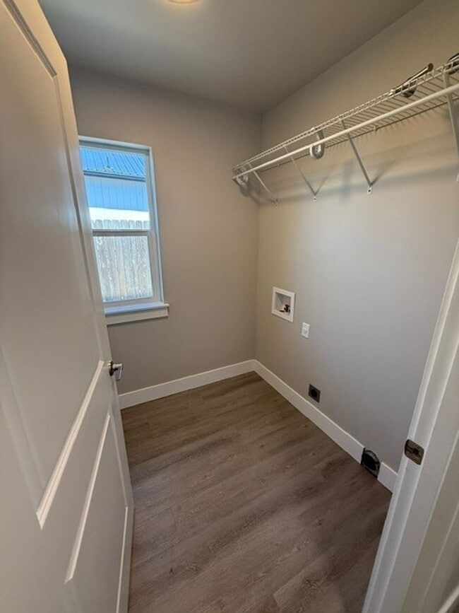 Building Photo - 3 Bedroom 2.5 Bath Townhouse!
