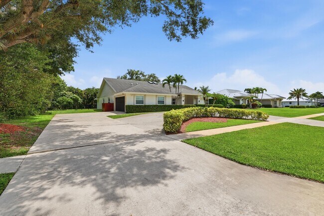 Building Photo - 15600 Rolling Meadows Cir